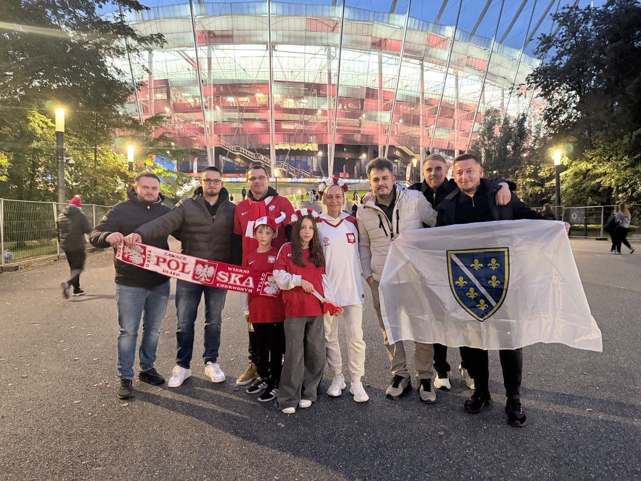 Fudbal spaja ljude: Navijači BiH i Poljske zajedno se družili pred utakmicu!