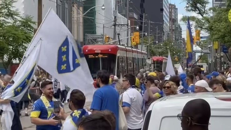 (VIDEO) Zmajevi kao kod kuće: Hiljade bh. navijača preplavile Toronto!
